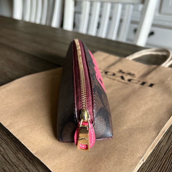 COACH ✏️✏️✏️CASE - Picture 8 of 9